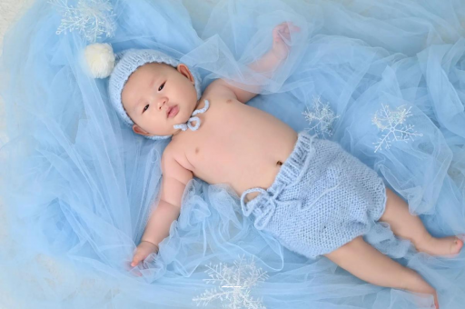 遵化市宝宝从床上掉下来